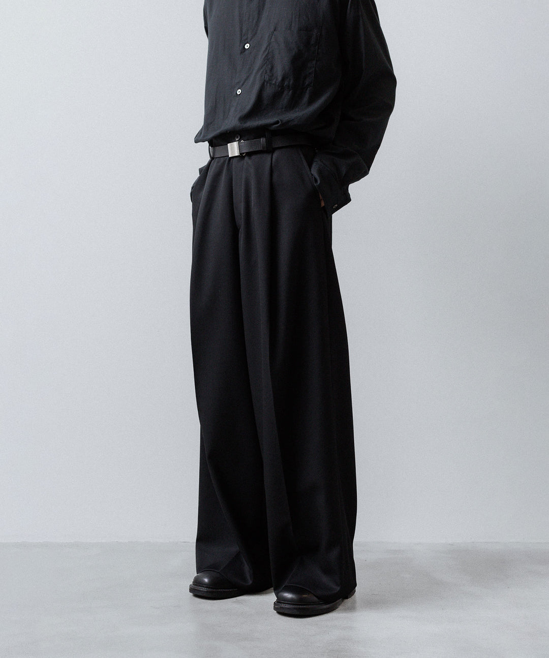 ssstein(シュタイン)のEXTRA WIDE TROUSERS (2/60 WOOL GABARDINE) - BLACKの公式通販サイトsession福岡セレクトショップ