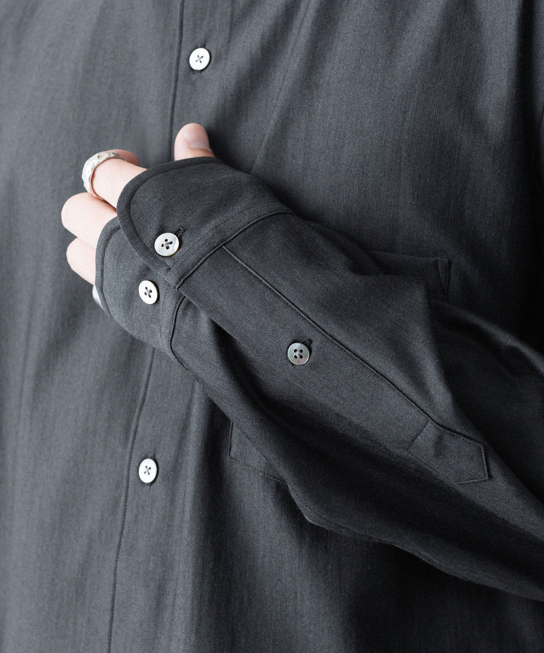 KANEMASA PHIL. カネマサフィルの36G WOOL MODEST SHIRT - CHARCOALの公式通販サイトsession福岡セレクトショップ