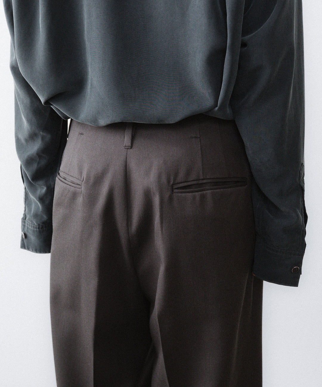 ANTHEM A-アンセムエーのWOOL GABARDINE BELTLESS TROUSERSのBROWN公式通販サイトsession福岡セレクトショップ