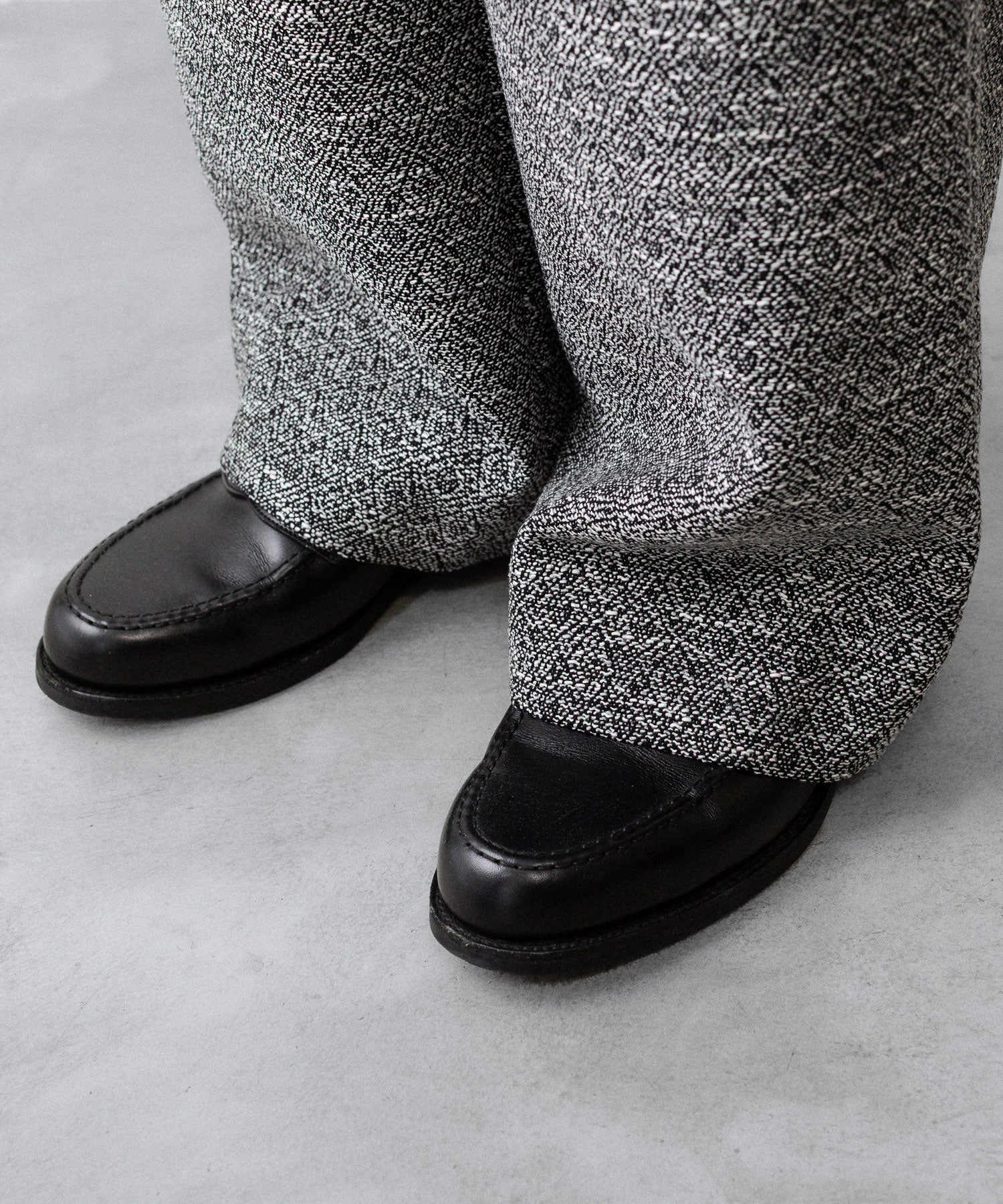 INTÉRIM - インテリムのDOUBLE SIDED JACQUARD TWEED DEAD STOCK WIDE DRESS EASY PANTSのBLACK