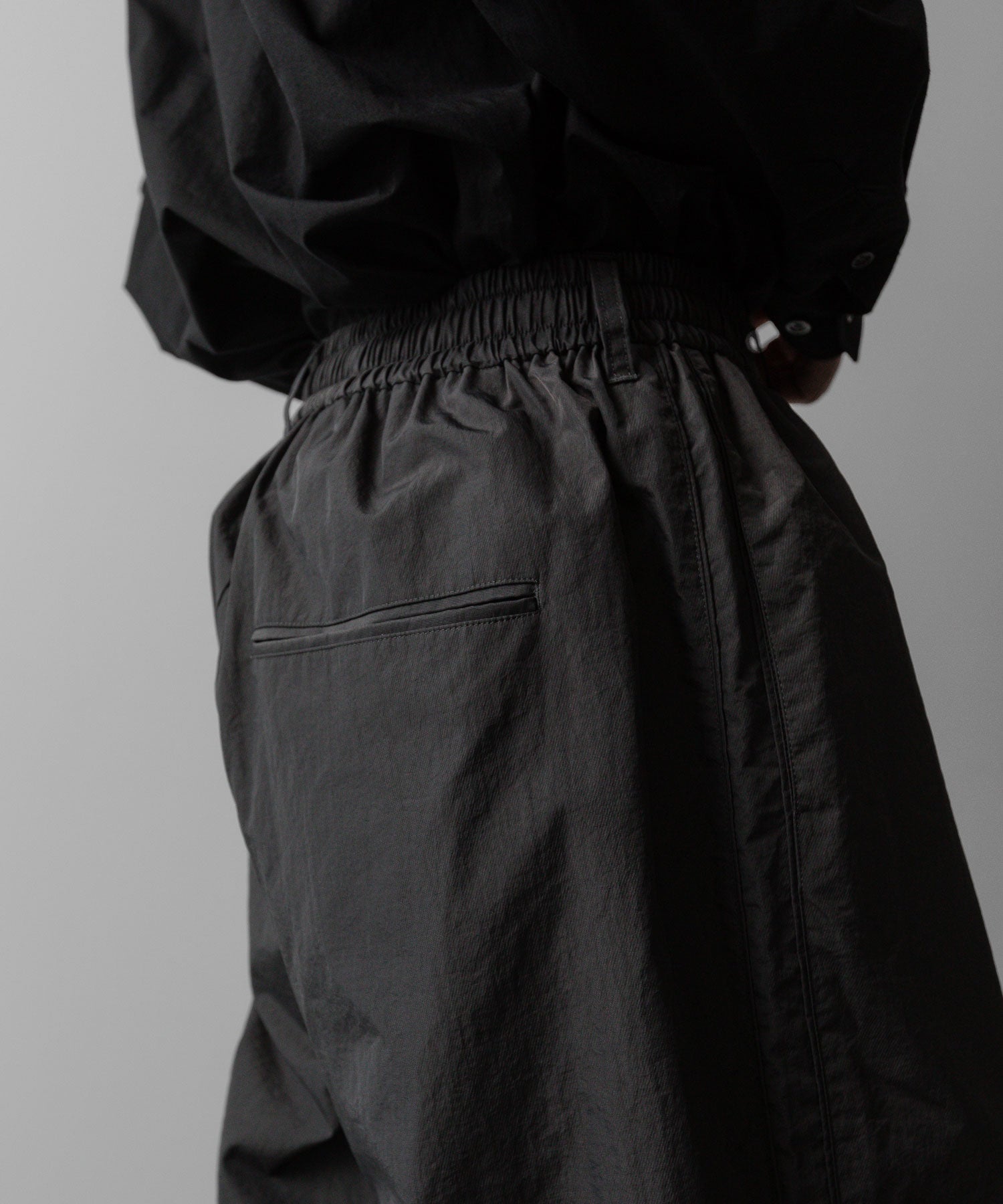 ssstein(シュタイン)の24AWコレクション NYLON TWILL CARGO EASY TROUSERS - CHARCOAL 公式通販サイトsession福岡セレクトショップ