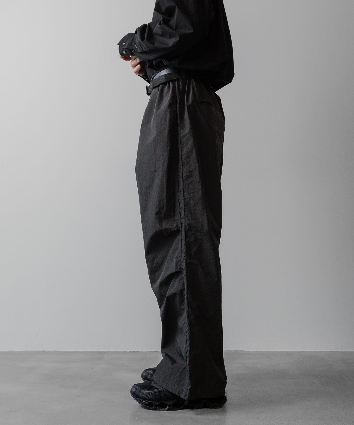 ssstein(シュタイン)の24AWコレクション NYLON TWILL CARGO EASY TROUSERS - CHARCOAL 公式通販サイトsession福岡セレクトショップ