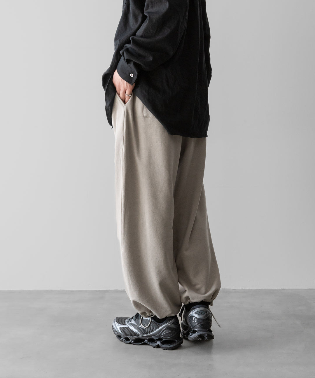 【KANEMASA PHIL.】28G CUPRO EASY PANTS - KHAKI