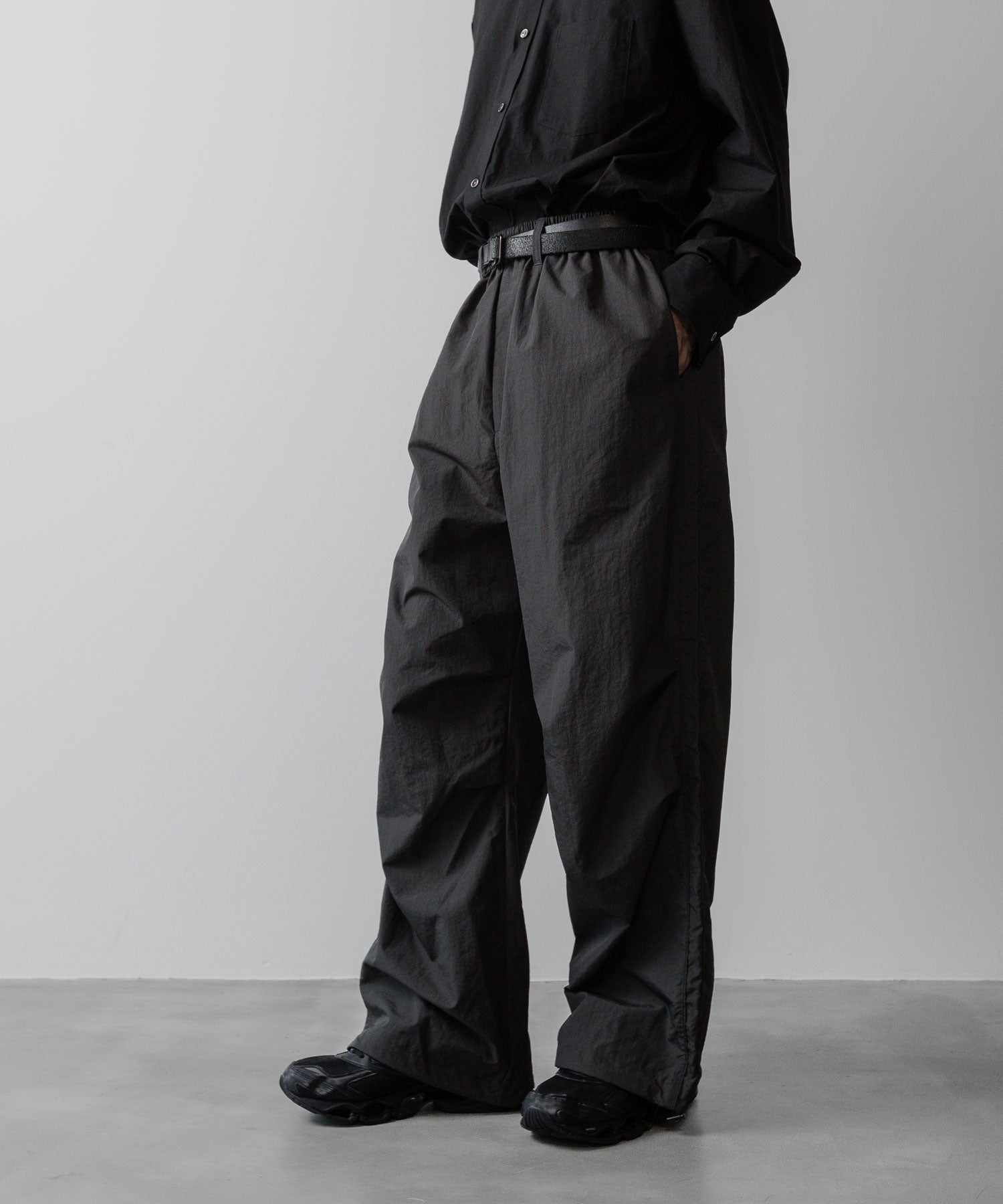 ssstein(シュタイン)の24AWコレクション NYLON TWILL CARGO EASY TROUSERS - CHARCOAL 公式通販サイトsession福岡セレクトショップ