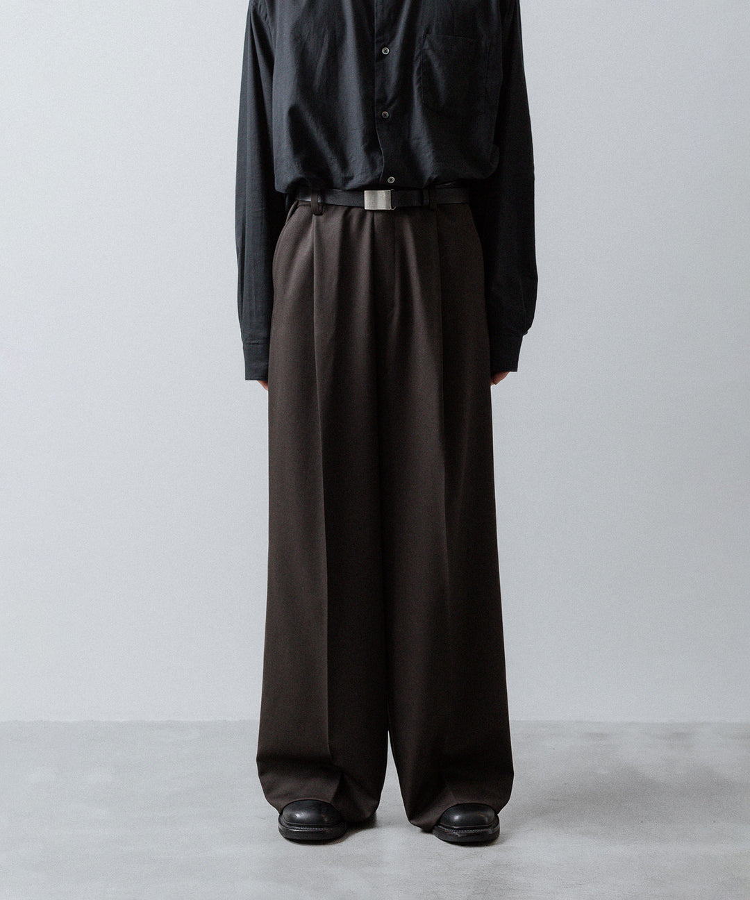 ssstein(シュタイン)のEXTRA WIDE TROUSERS (2/60 WOOL GABARDINE) - MILITARY KHAKIの公式通販サイトsession福岡セレクトショップ