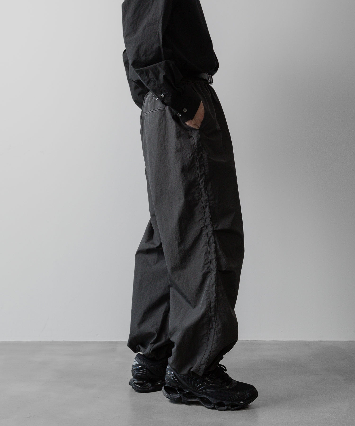 ssstein(シュタイン)の24AWコレクション NYLON TWILL CARGO EASY TROUSERS - CHARCOAL 公式通販サイトsession福岡セレクトショップ