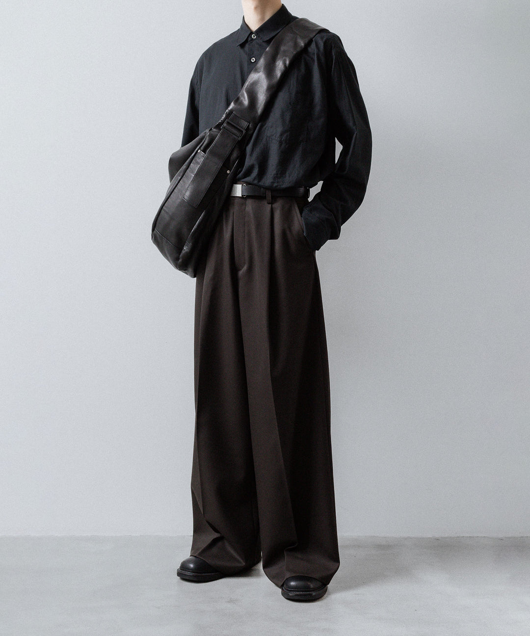 ssstein(シュタイン)のEXTRA WIDE TROUSERS (2/60 WOOL GABARDINE) - MILITARY KHAKIの公式通販サイトsession福岡セレクトショップ