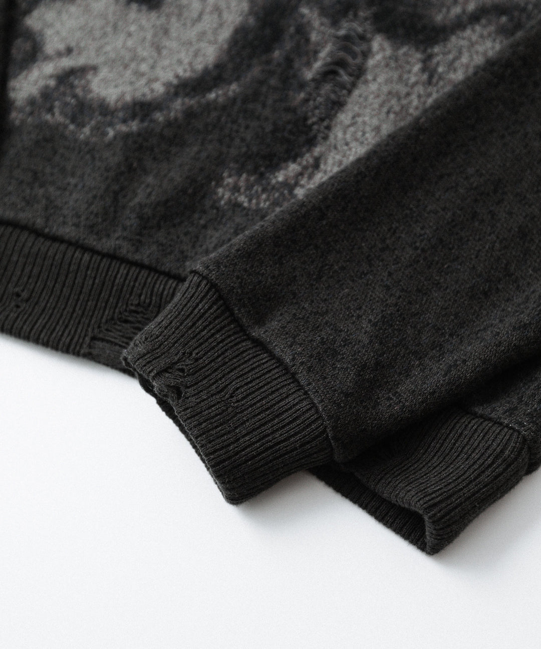 SUBLATIONS サブレーションズの26SSのANIMAL JACQUARD V-NECK KNIの公式通販サイトsession福岡セレクトショップ