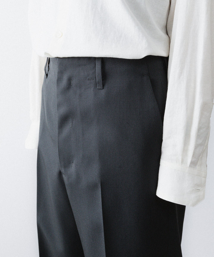 【ANTHEM A】WOOL GABARDINE BELTLESS TROUSERS - CHARCOAL