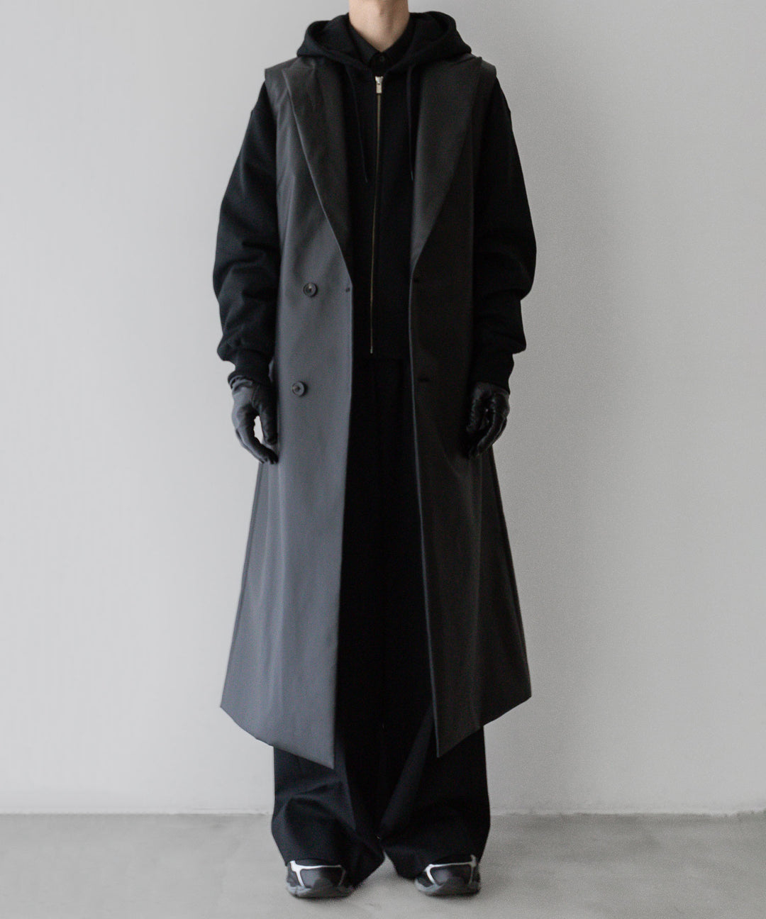 stein(シュタイン)の24SSコレクションNO SLEEVE LONG COATのBLACK (COATING)
