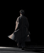 画像をギャラリービューアに読み込む, 【SUBLATIONS】KIVULI PRINT LIGHT WEIGHT COAT - DARK BROWN
