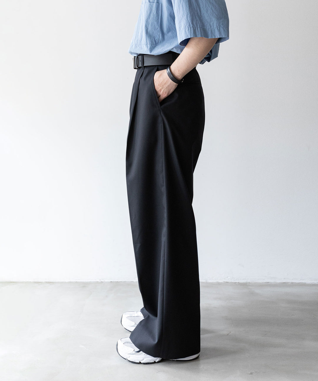 stein(シュタイン)の23AWコレクションEXTRA WIDE TROUSERSのBLACK