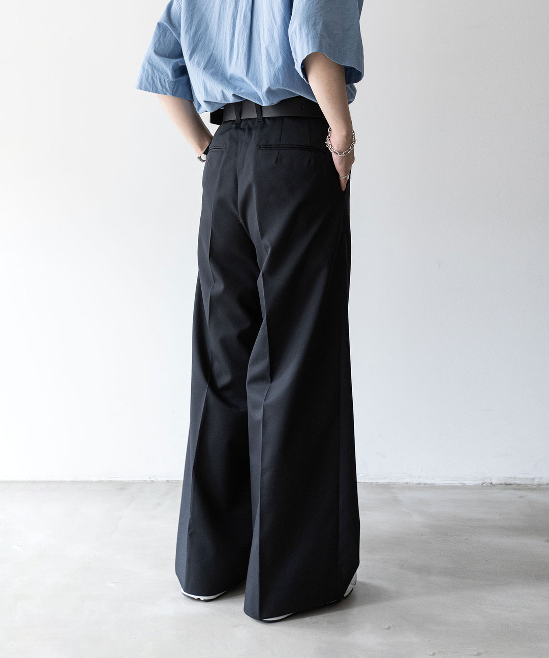 stein(シュタイン)の23AWコレクションEXTRA WIDE TROUSERSのBLACK