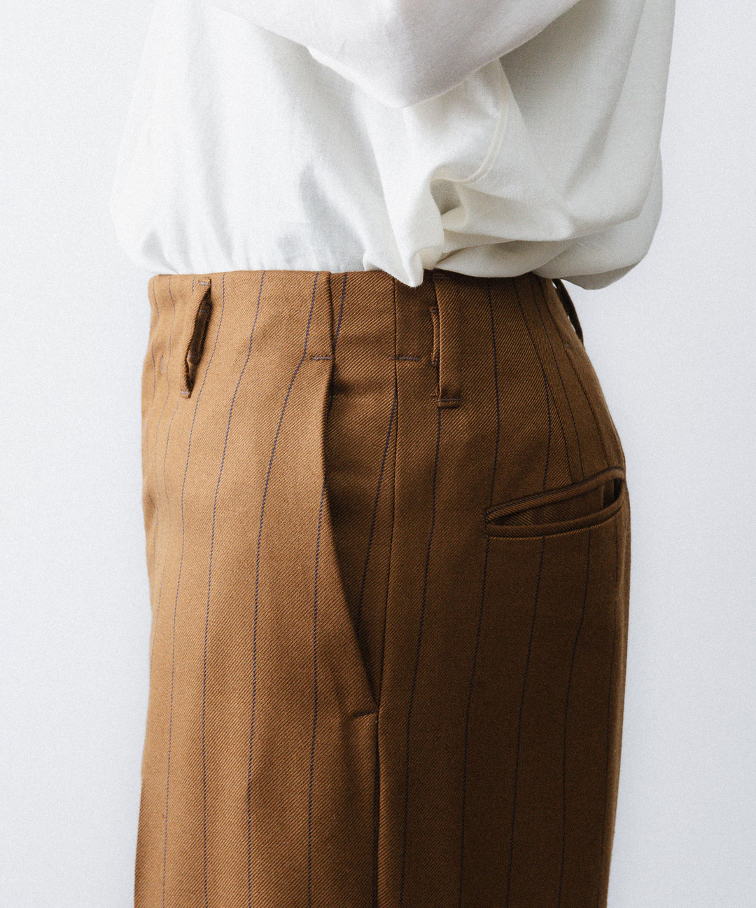【ANTHEM A】WOOL SILK STRIPE BELTLESS TROUSERS - CAMEL