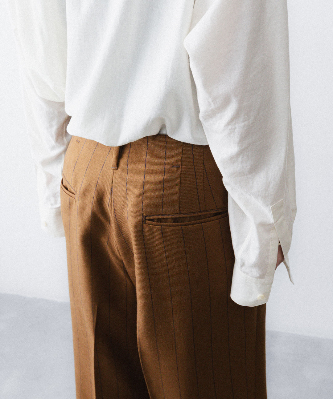 【ANTHEM A】WOOL SILK STRIPE BELTLESS TROUSERS - CAMEL