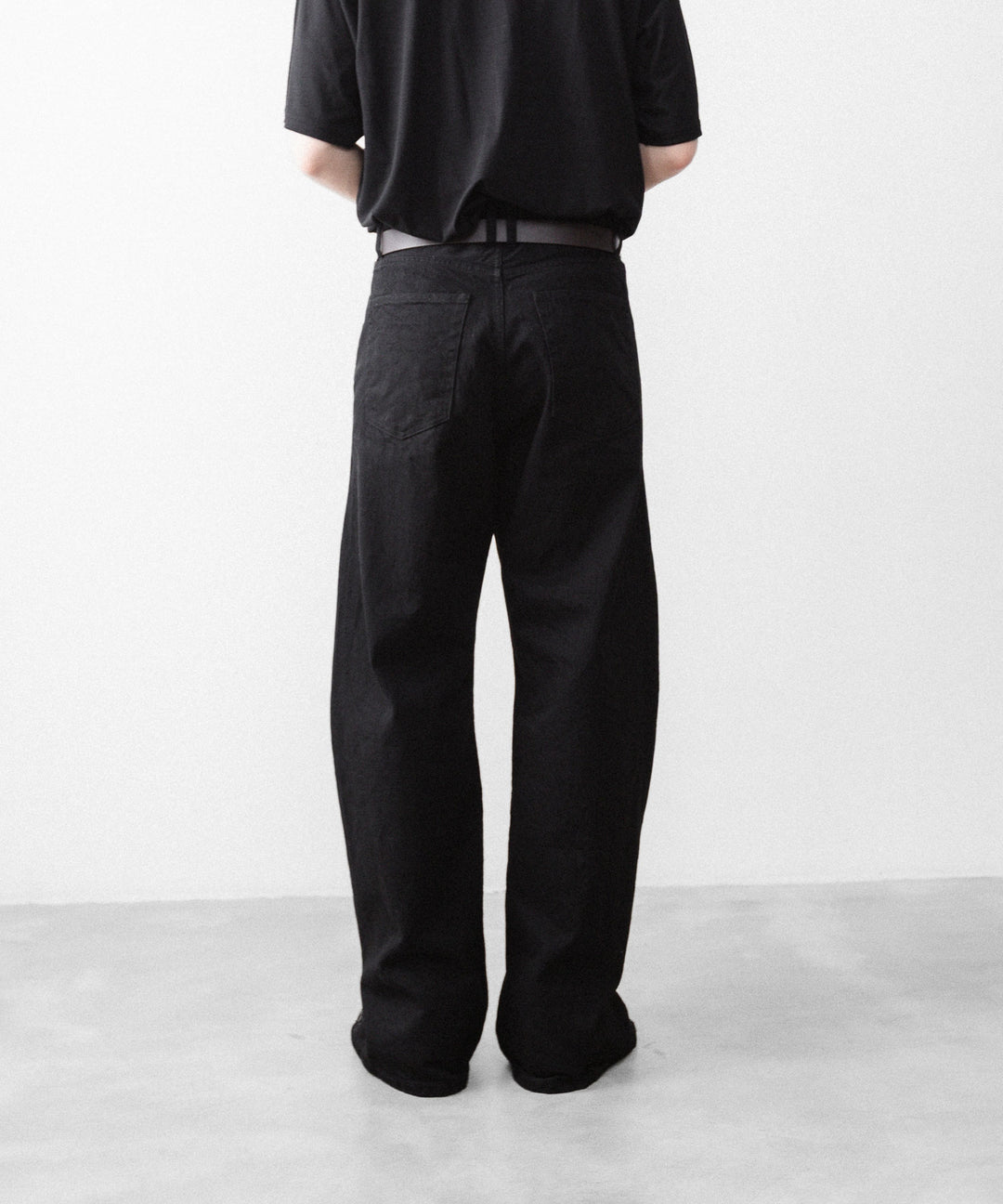 【ANTHEM A】TWIST LINE STRAIGHT JEANS - BLACK