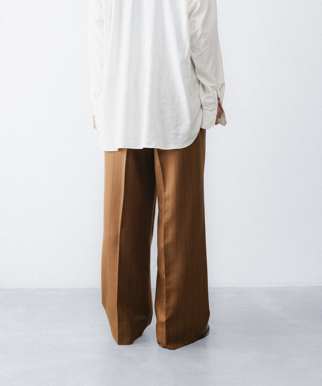 【ANTHEM A】WOOL SILK STRIPE BELTLESS TROUSERS - CAMEL
