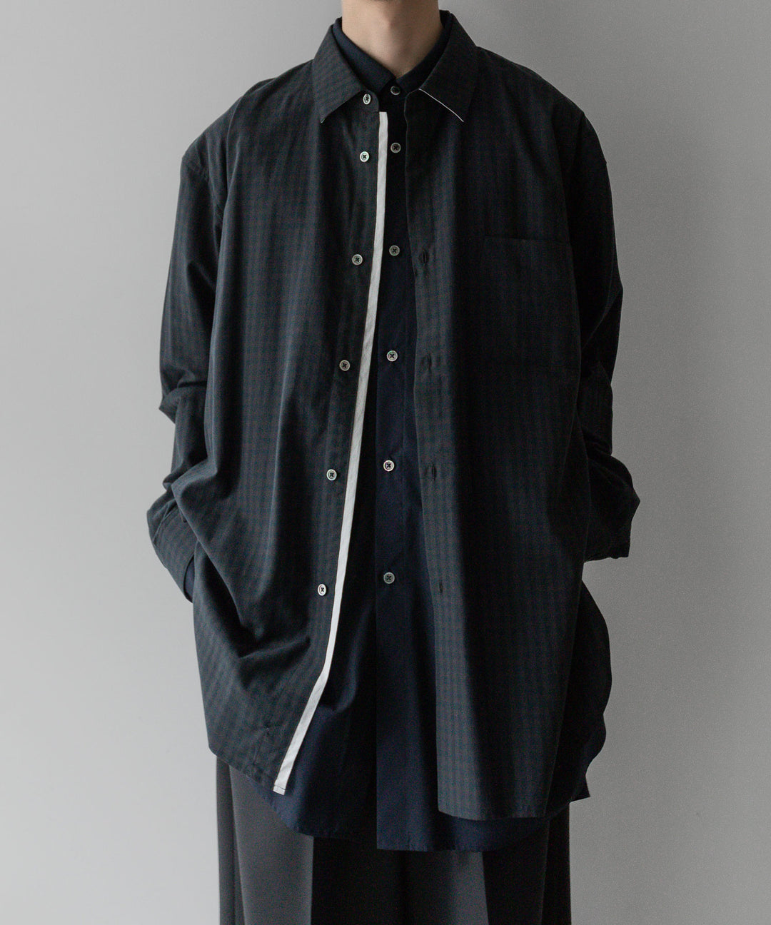 stein(シュタイン)の24SSコレクションOVERSIZED LAYERED SHIRTのGINGHAM(CHARCOAL) 