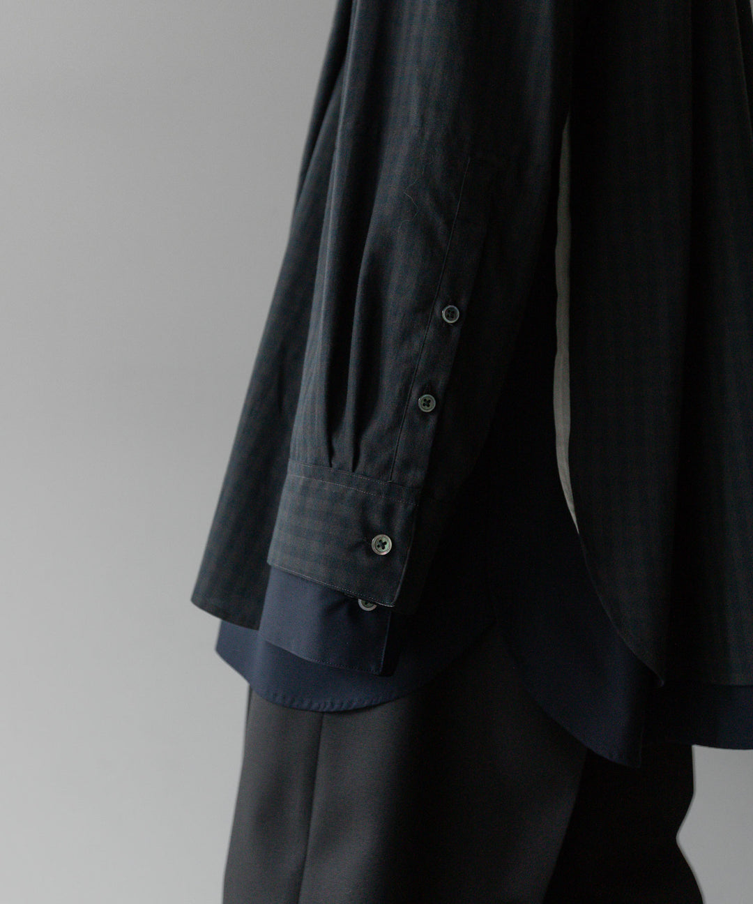 stein(シュタイン)の24SSコレクションOVERSIZED LAYERED SHIRTのGINGHAM(CHARCOAL) 