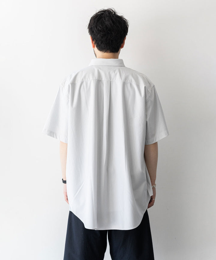 KANEMASA(カネマサ)の23SSコレクションのPENCIL STRIPE DRESS JERSEY SHORT SLEEVE SHIRTのLIGHT GRAY ×WHITE