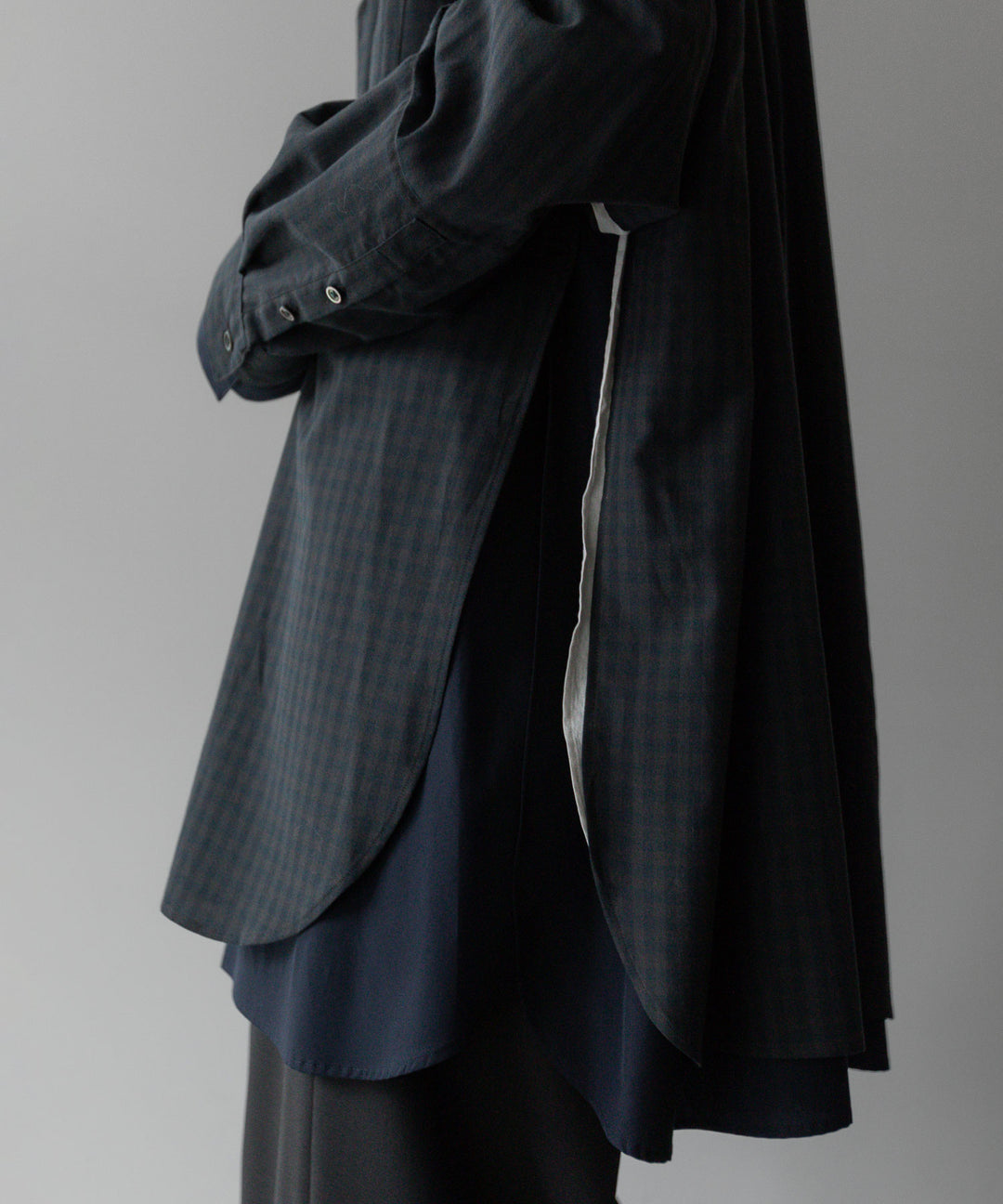 stein(シュタイン)の24SSコレクションOVERSIZED LAYERED SHIRTのGINGHAM(CHARCOAL) 
