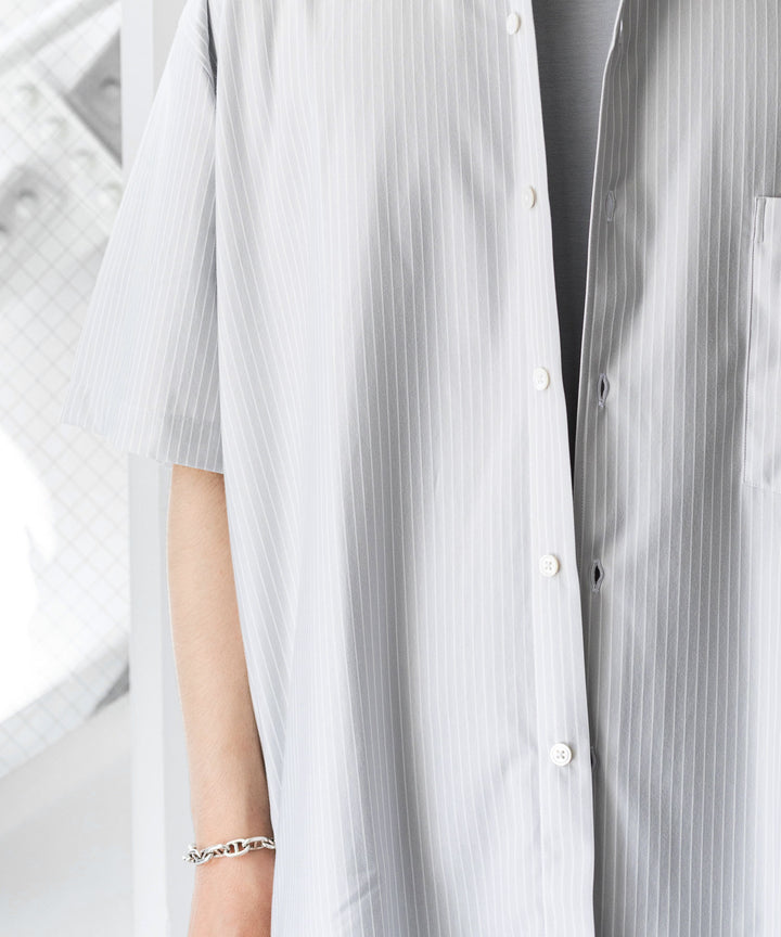 KANEMASA(カネマサ)の23SSコレクションのPENCIL STRIPE DRESS JERSEY SHORT SLEEVE SHIRTのLIGHT GRAY ×WHITE