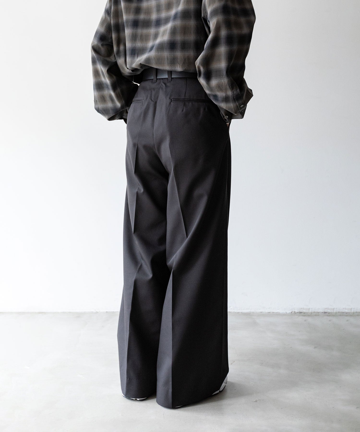 stein】EXTRA WIDE TROUSERS - DARK CHARCOAL | 公式通販サイト 