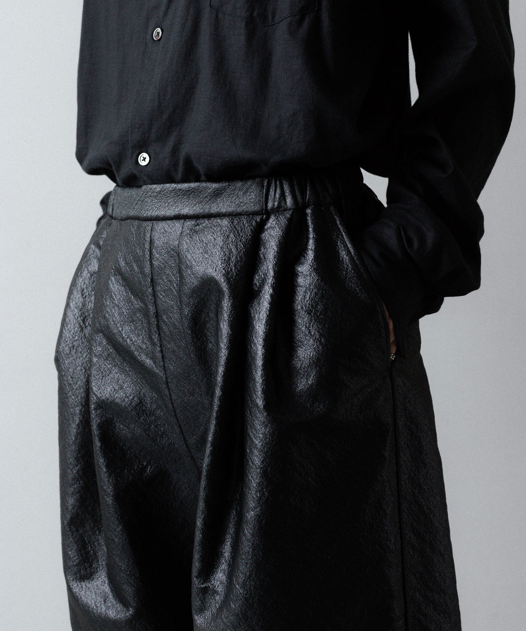 ANTHEM A-アンセムエーのLEATHER LIKE 2TUCK WIDE PANTSのBLACK公式通販サイトsession福岡セレクトショップ