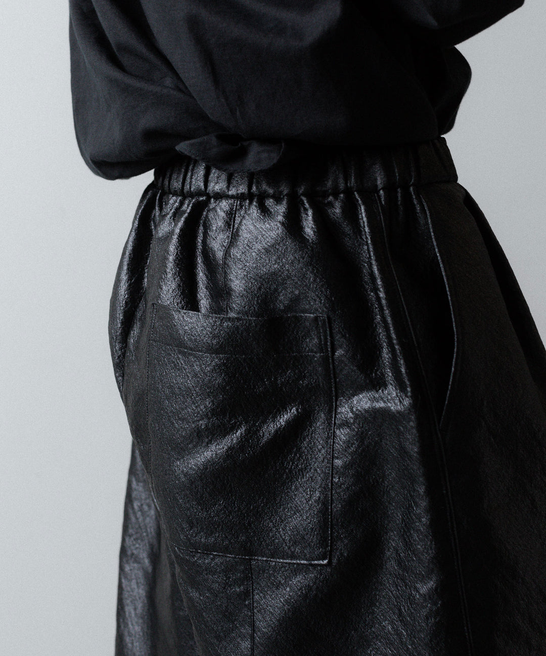 ANTHEM A-アンセムエーのLEATHER LIKE 2TUCK WIDE PANTSのBLACK公式通販サイトsession福岡セレクトショップ
