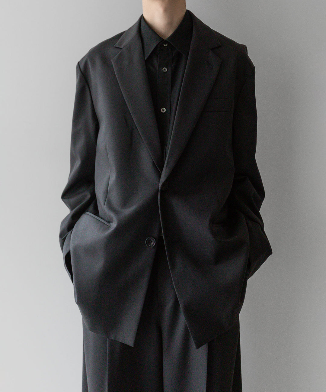 stein(シュタイン)の24SSコレクションOVERSIZED SINGLE BREASTED JACKETのDARK CHARCOAL