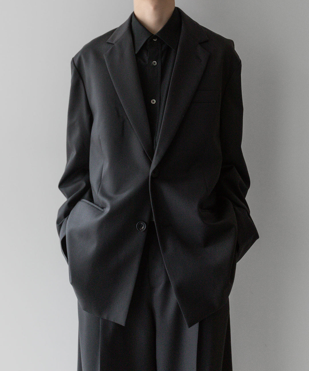stein(シュタイン)の24SSコレクションOVERSIZED SINGLE BREASTED JACKETのDARK CHARCOAL