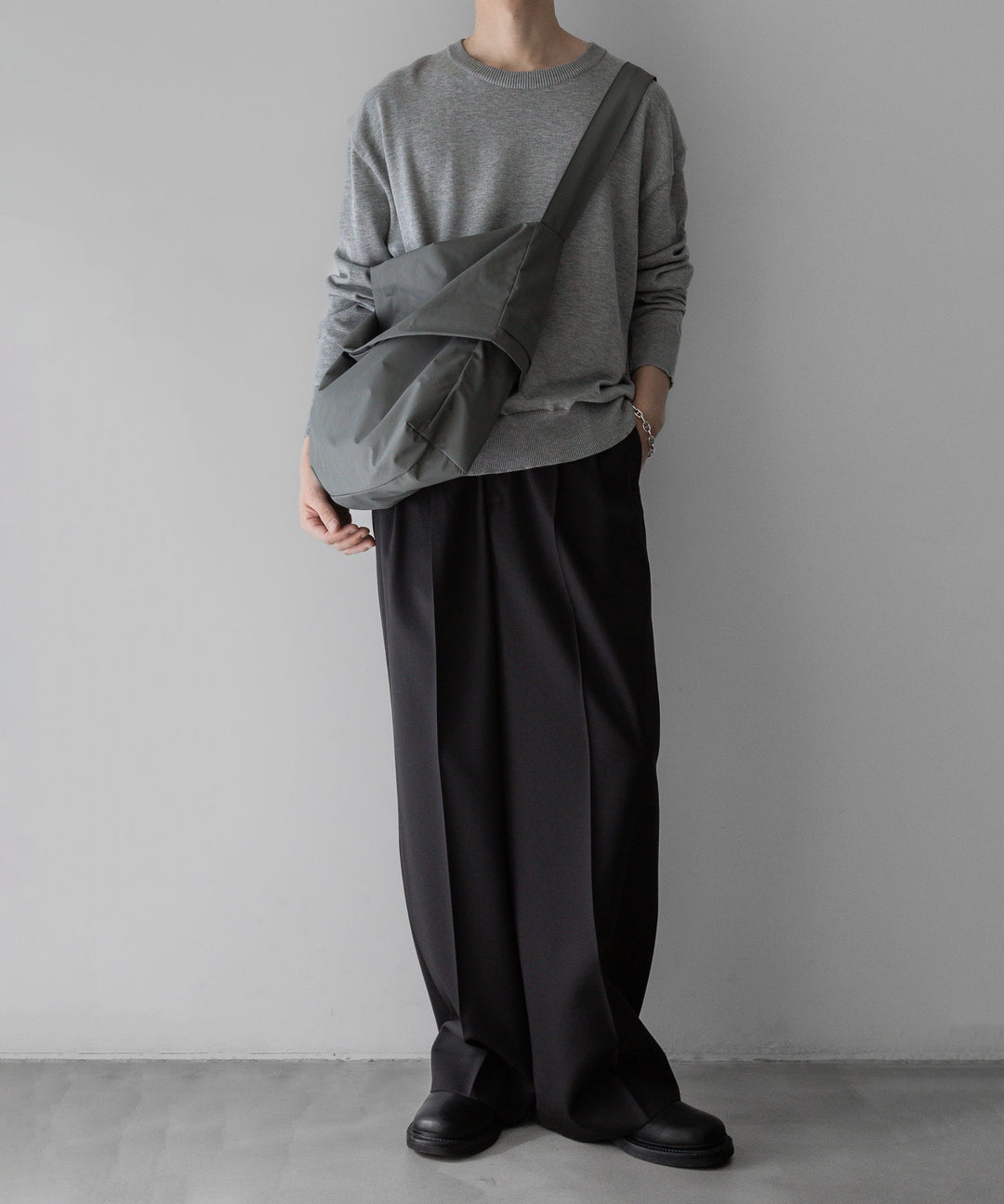 stein(シュタイン)の24SSコレクションLONG WIDE TROUSERS のDARK CHARCOAL 公式通販サイトsession福岡セレクトショップ