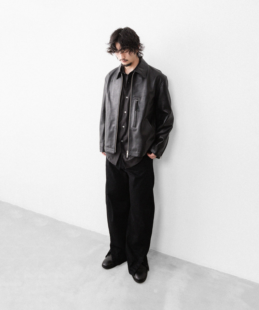 【ANTHEM A】TWIST LINE STRAIGHT JEANS - BLACK