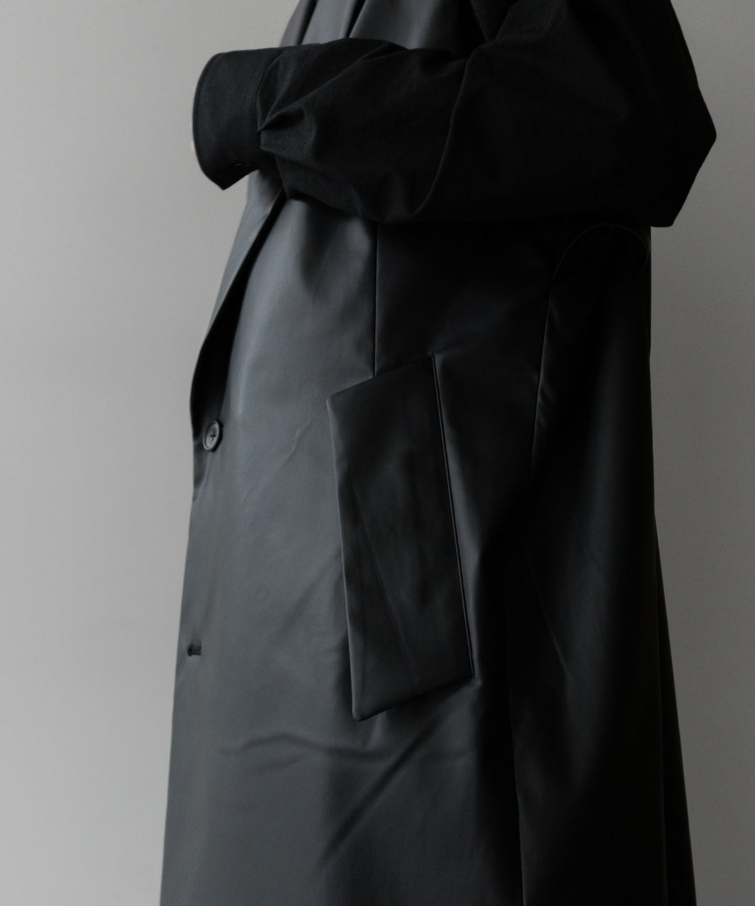 stein(シュタイン)の24SSコレクションNO SLEEVE LONG COATのBLACK (COATING)
