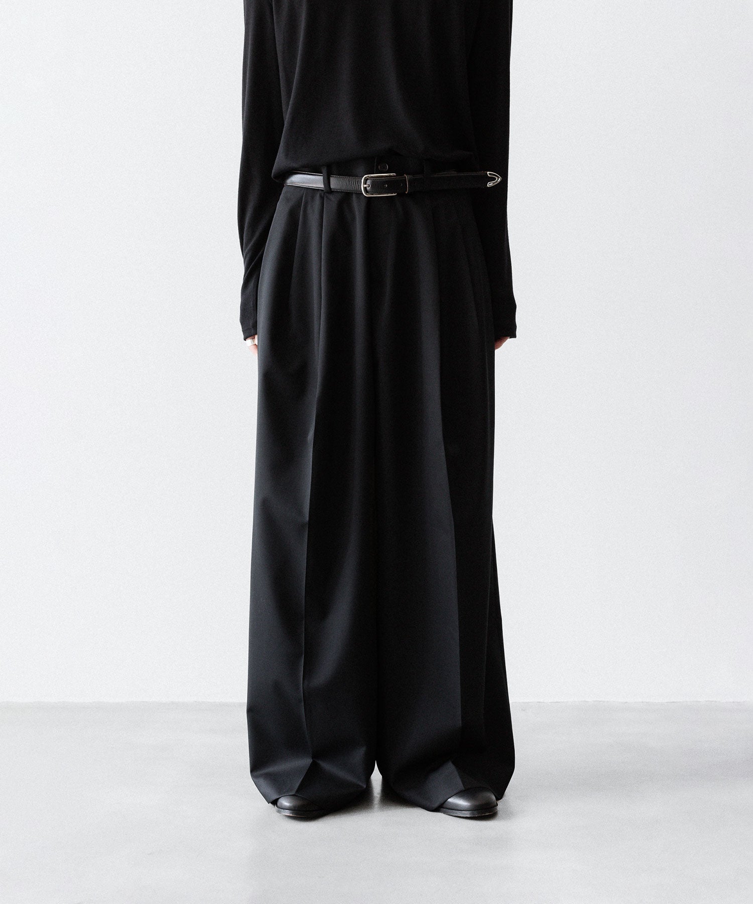 SUBLATIONS サブレーションズのSUPER140 3TUCK BAGGY TROUSERSのBLACK 公式通販サイトsession福岡セレクトショップ