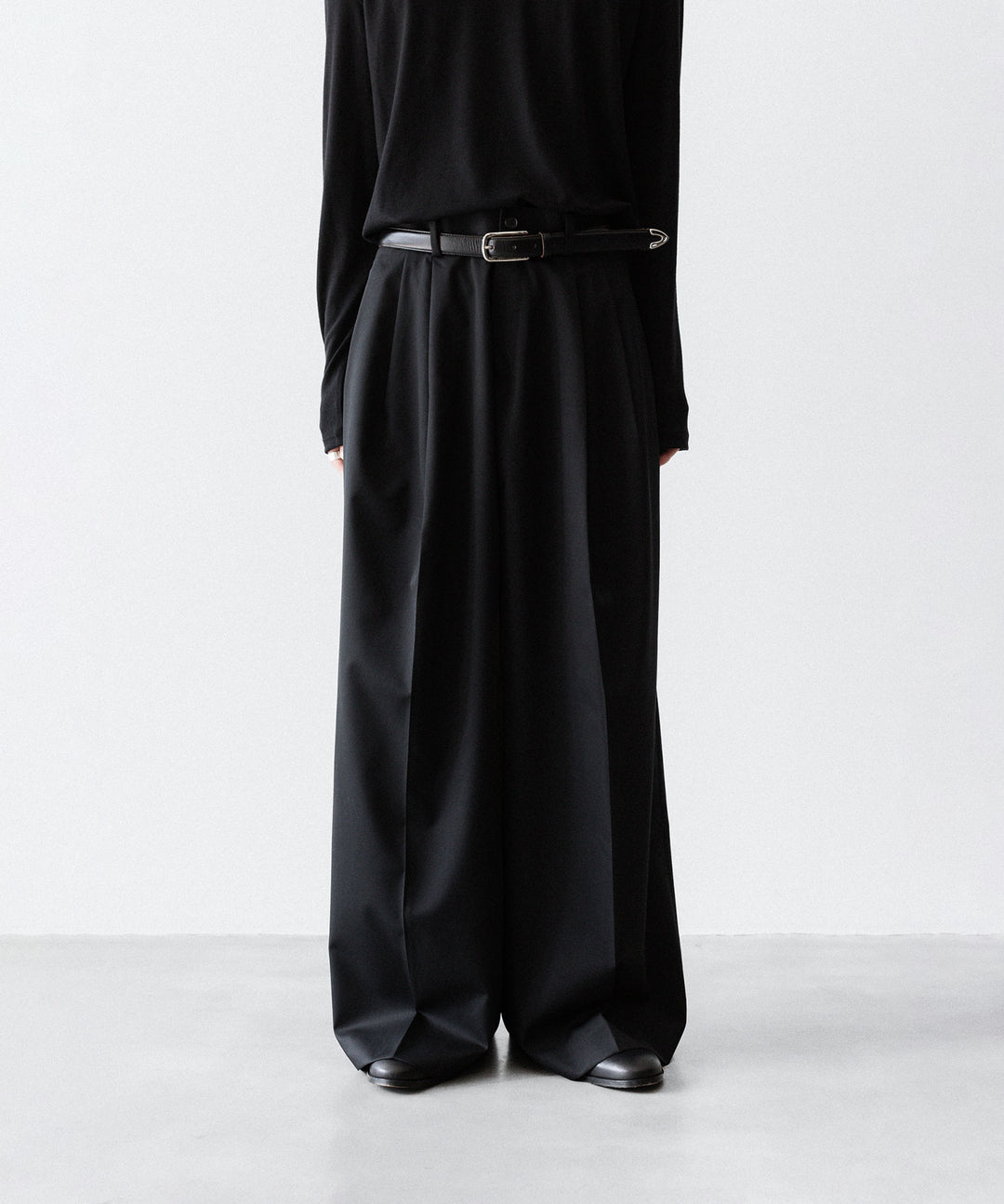 SUBLATIONS サブレーションズのSUPER140 3TUCK BAGGY TROUSERSのBLACK 公式通販サイトsession福岡セレクトショップ