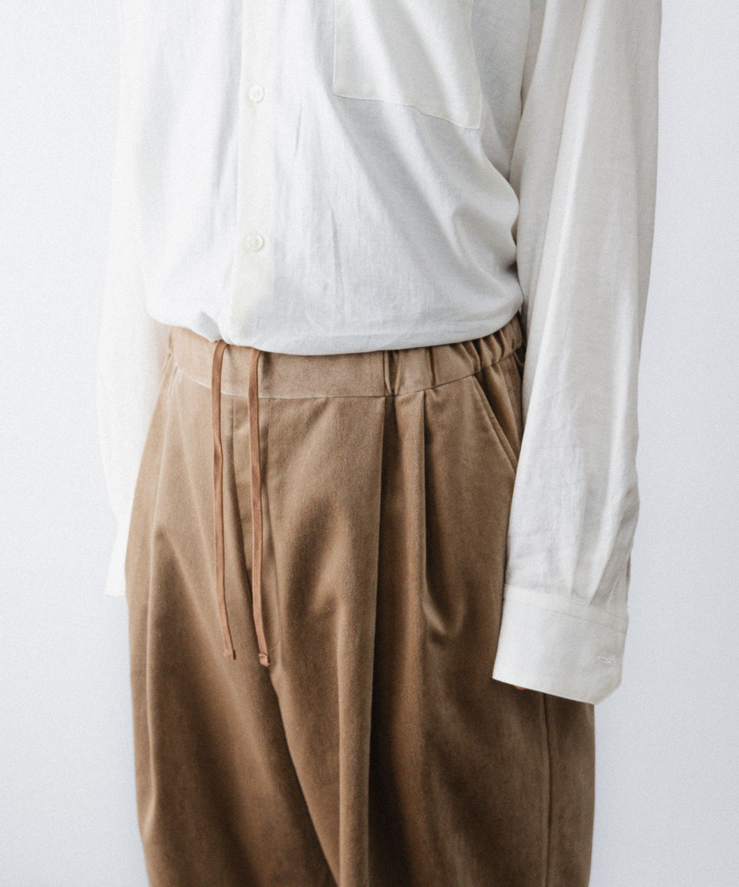 【ANTHEM A】COTTON VELVET DOUBLE PLEATS EASY TROUSERS - BEIGE