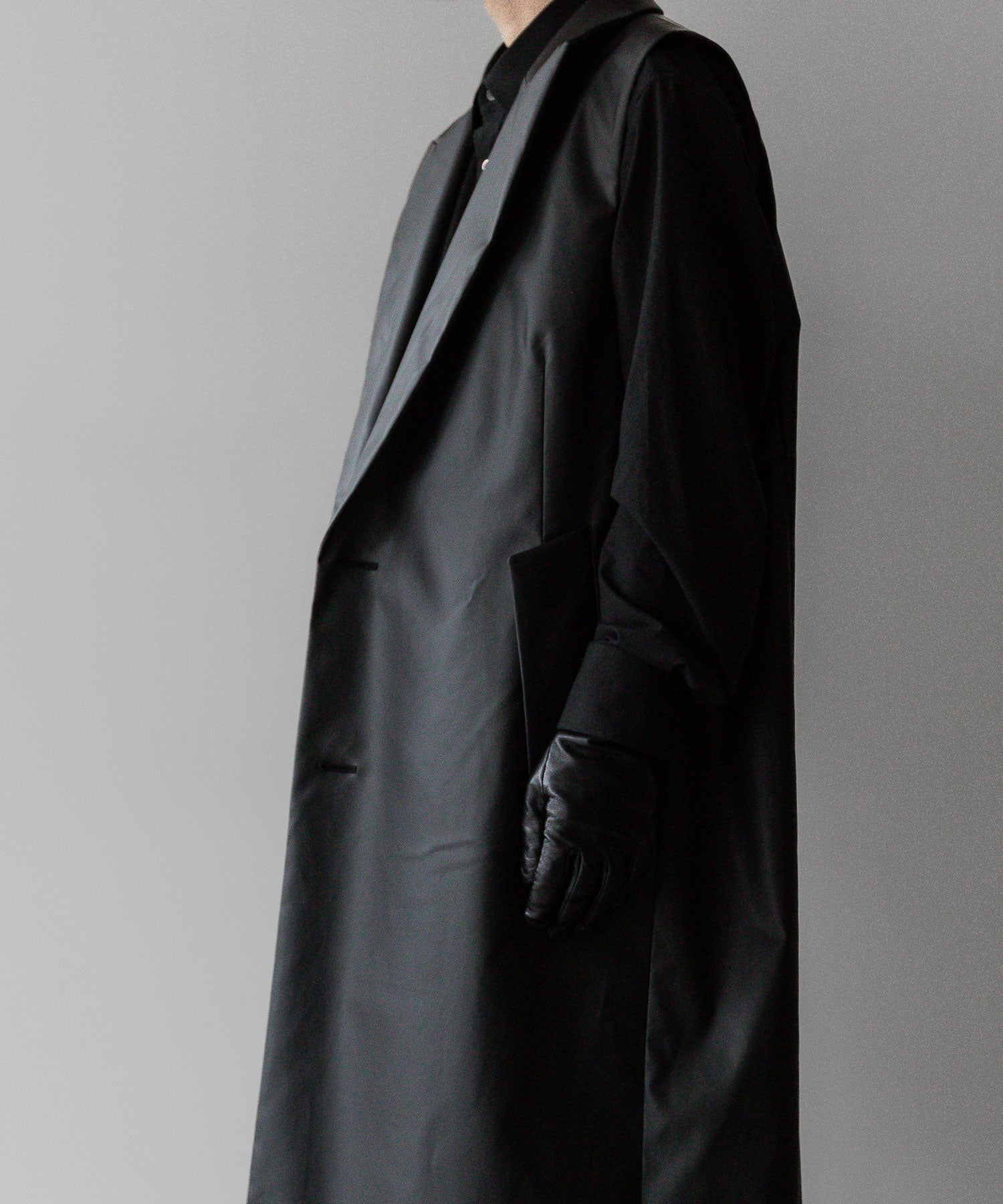 stein(シュタイン)の24SSコレクションNO SLEEVE LONG COATのBLACK (COATING)