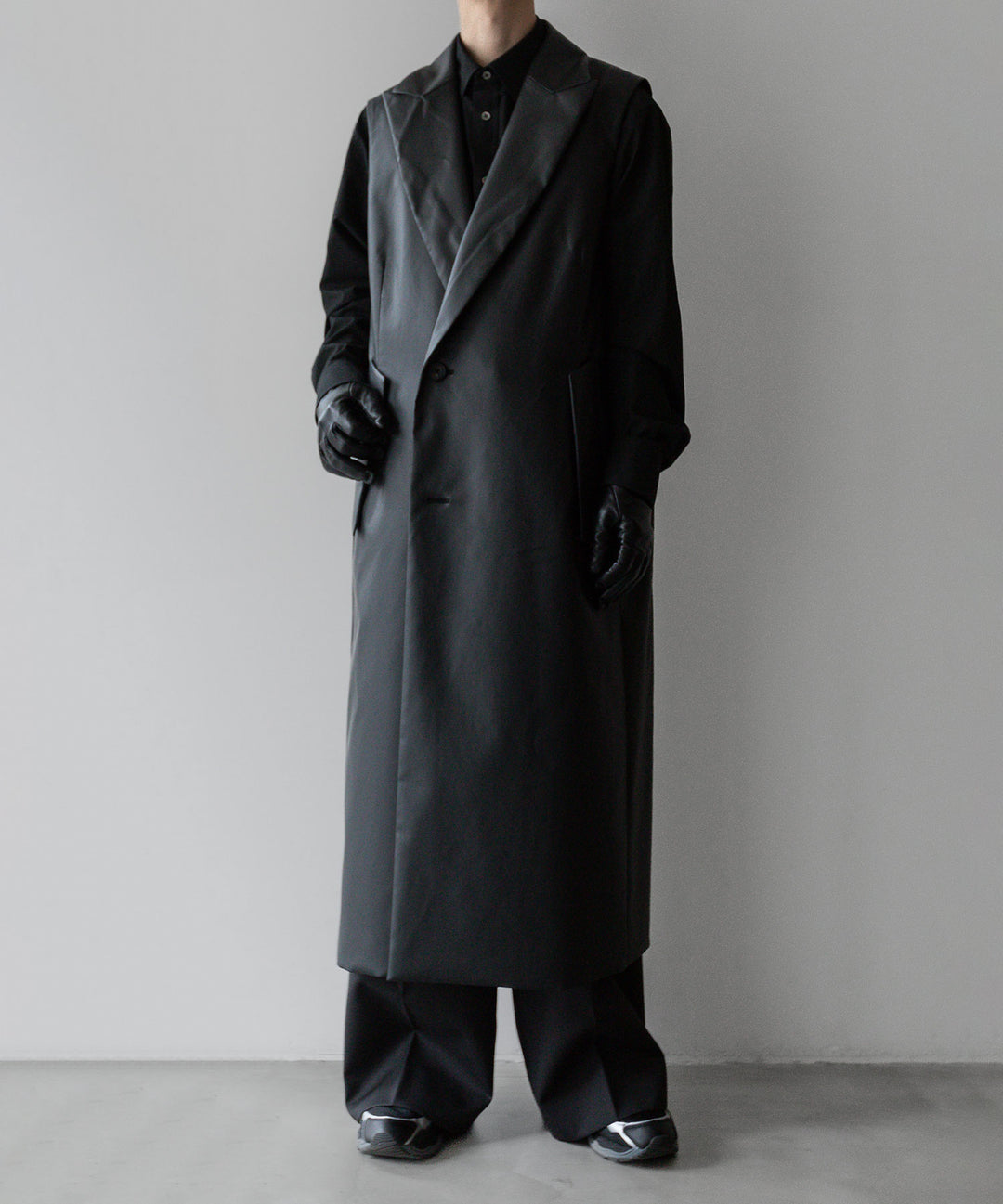 stein(シュタイン)の24SSコレクションNO SLEEVE LONG COATのBLACK (COATING)
