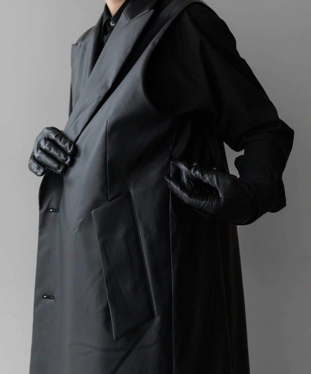 stein(シュタイン)の24SSコレクションNO SLEEVE LONG COATのBLACK (COATING)