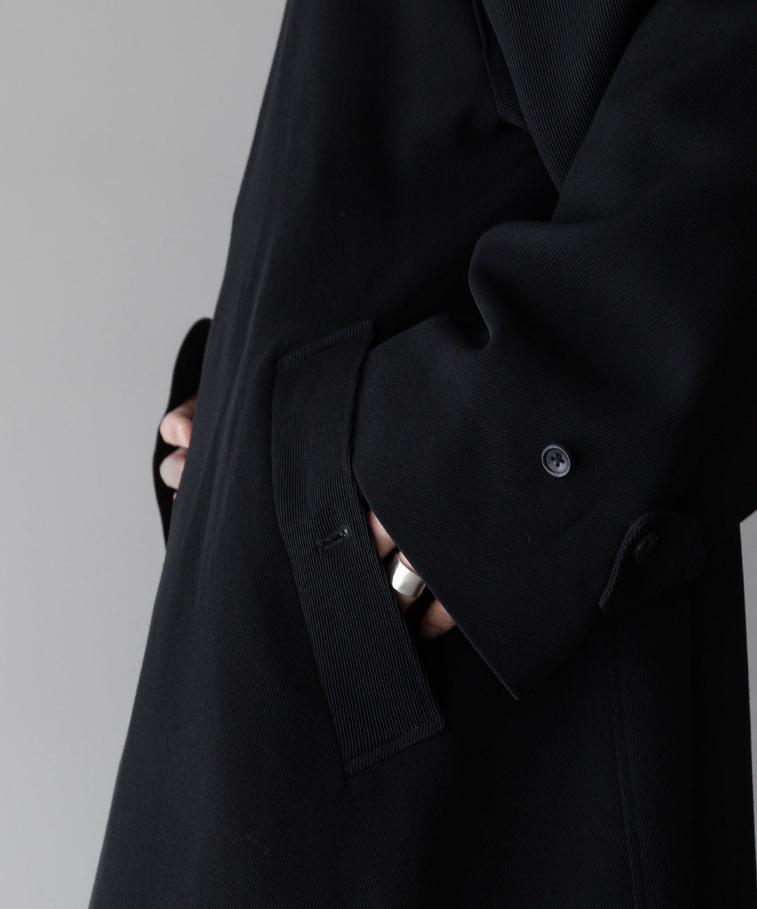 【INTÉRIM】インテリムのFLUID WOOL TRICOTINE SINGLE RAGLAN COAT - BLACK公式通販サイトsession福岡セレクトショップ