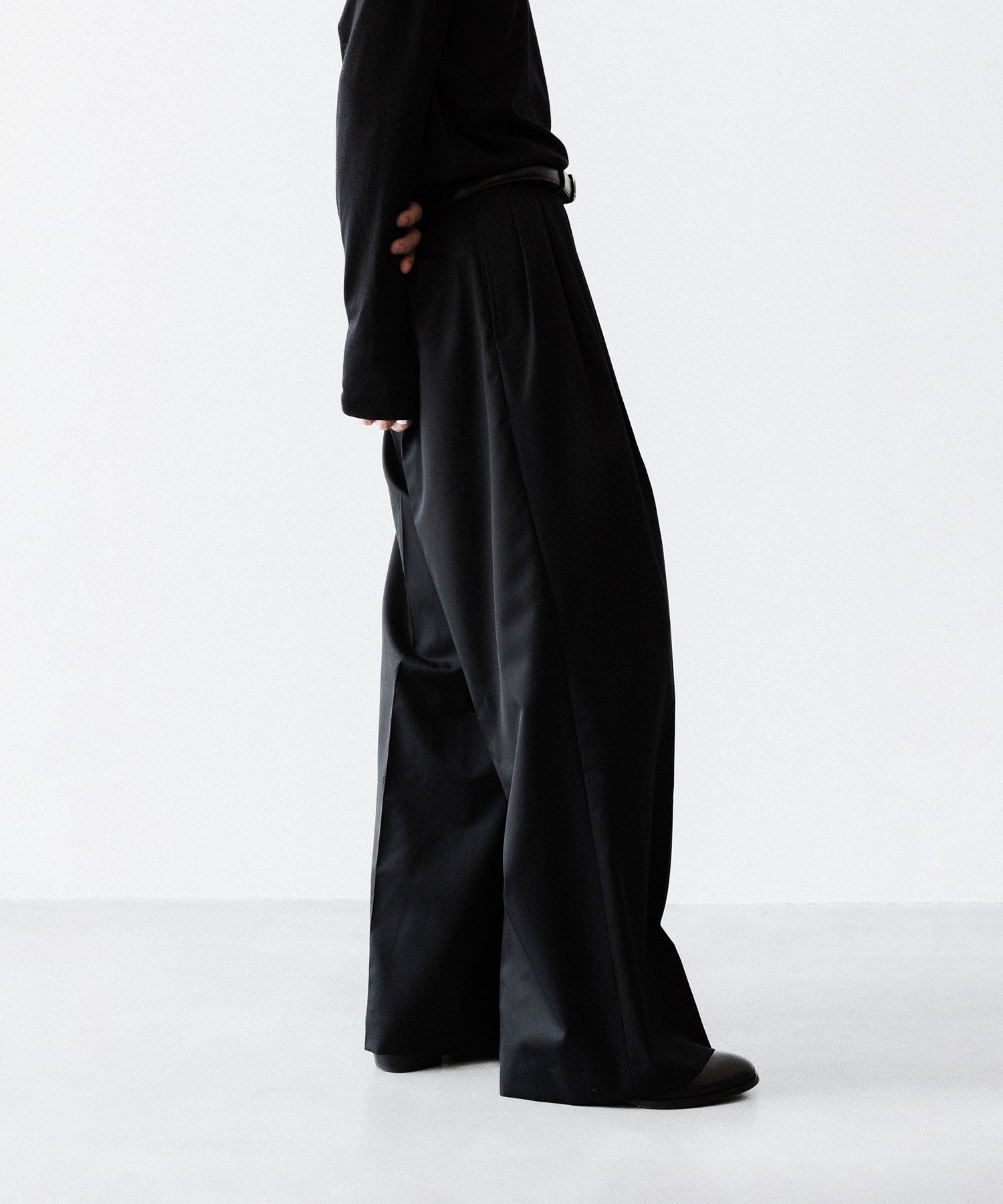 SUBLATIONS サブレーションズのSUPER140 3TUCK BAGGY TROUSERSのBLACK 公式通販サイトsession福岡セレクトショップ