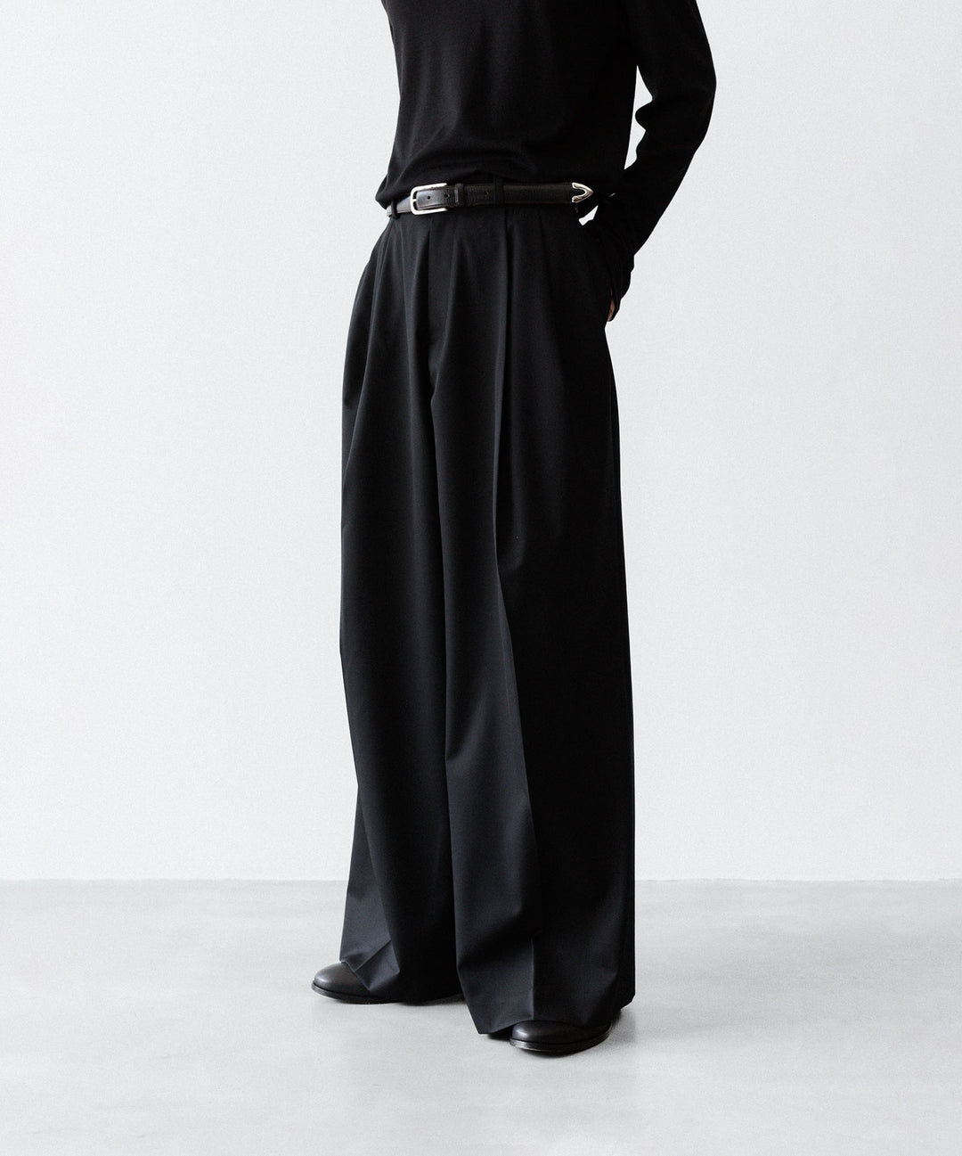 SUBLATIONS サブレーションズのSUPER140 3TUCK BAGGY TROUSERSのBLACK 公式通販サイトsession福岡セレクトショップ