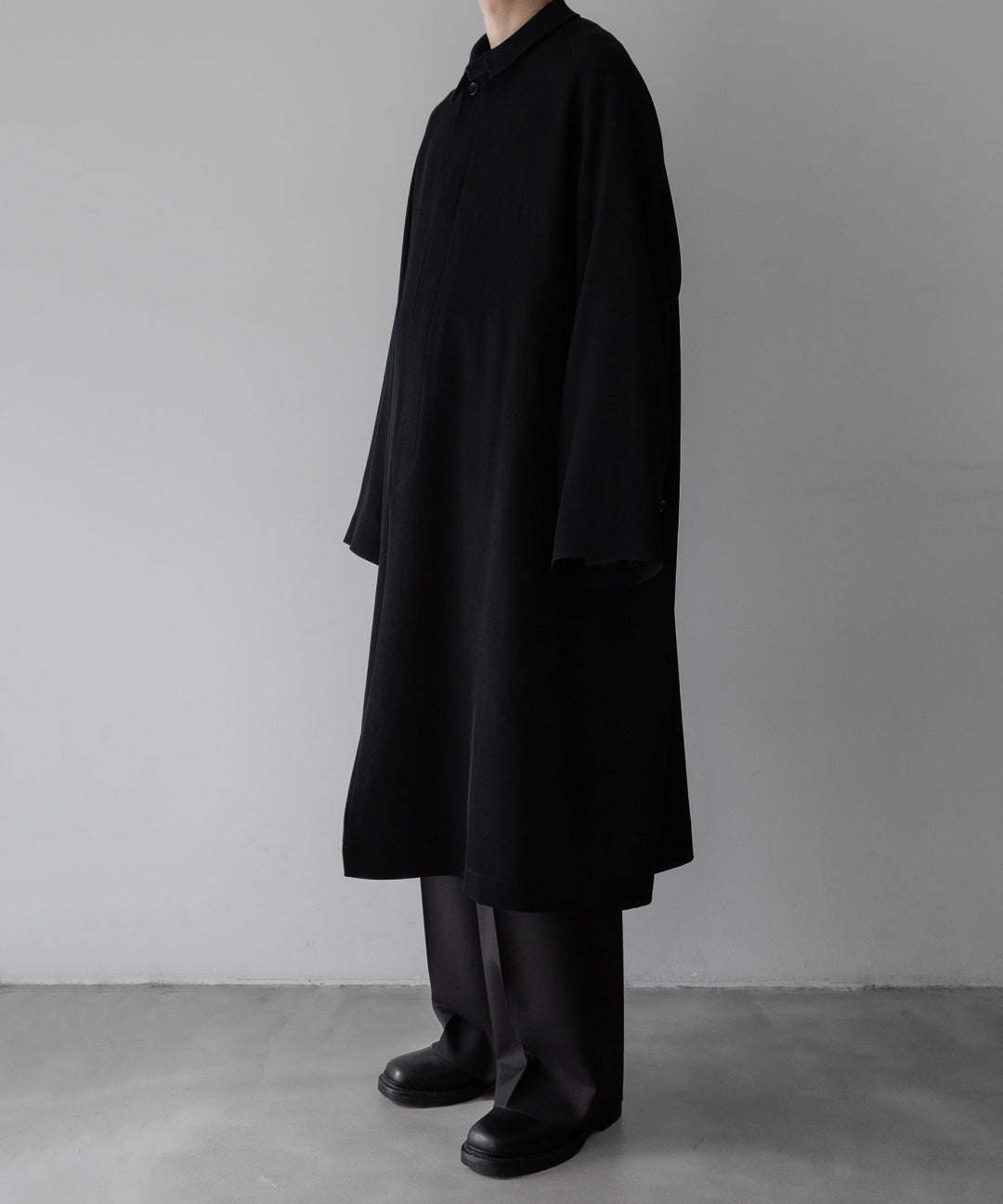 【INTÉRIM】インテリムのFLUID WOOL TRICOTINE SINGLE RAGLAN COAT - BLACK公式通販サイトsession福岡セレクトショップ