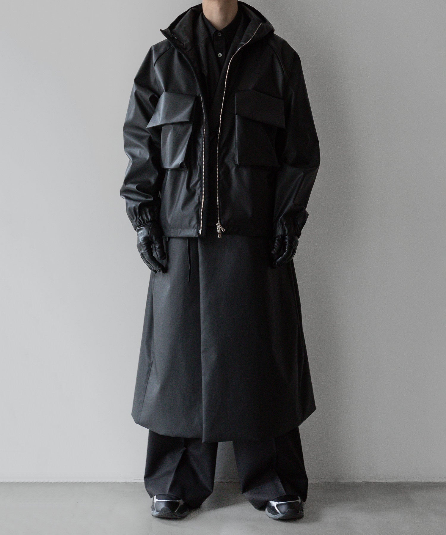 stein(シュタイン)の24SSコレクションNO SLEEVE LONG COATのBLACK (COATING)