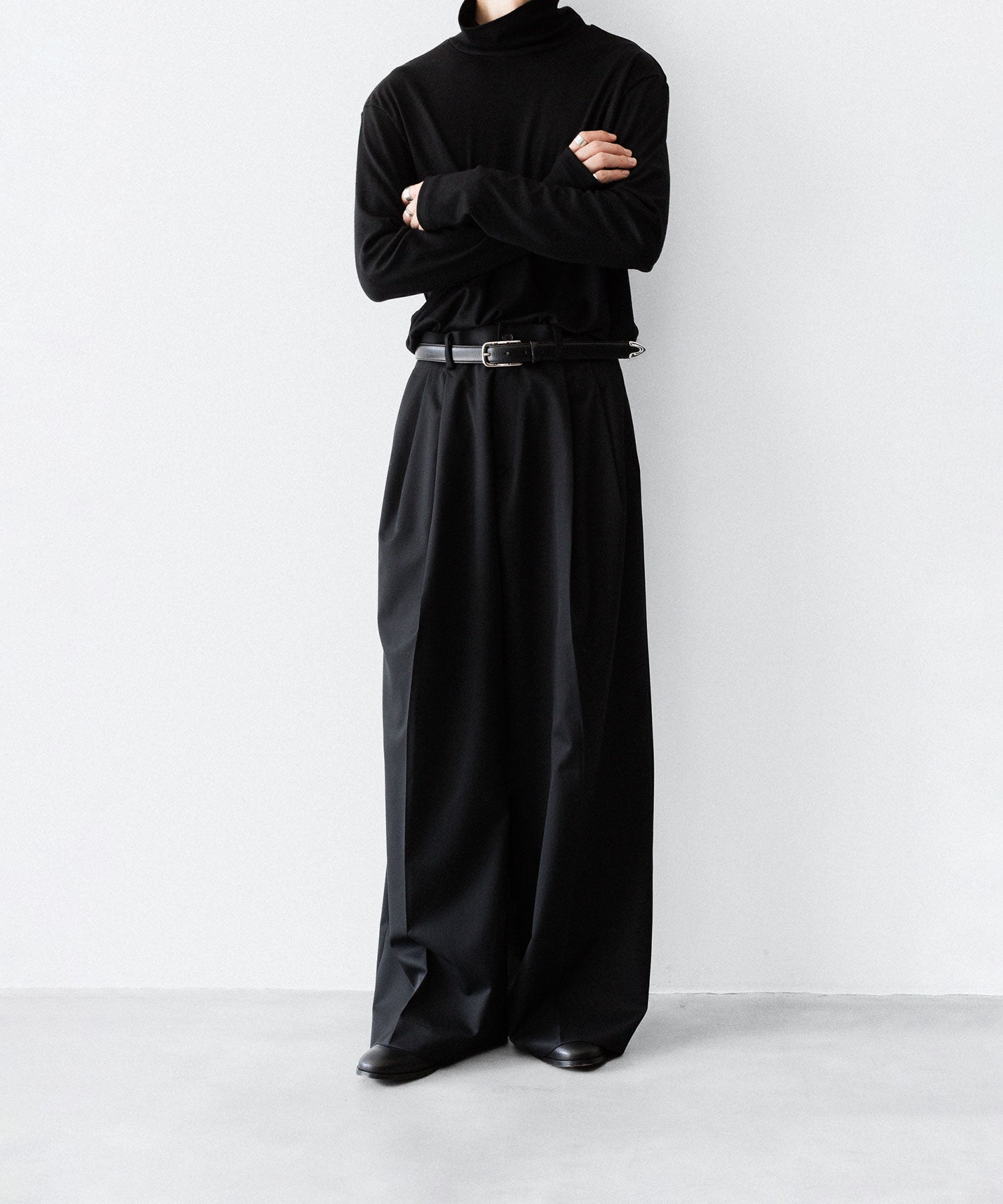 SUBLATIONS サブレーションズのSUPER140 3TUCK BAGGY TROUSERSのBLACK 公式通販サイトsession福岡セレクトショップ
