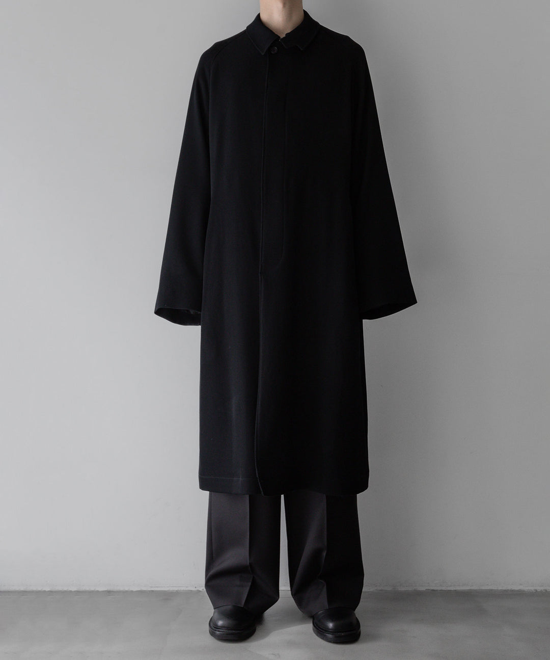 【INTÉRIM】インテリムのFLUID WOOL TRICOTINE SINGLE RAGLAN COAT - BLACK公式通販サイトsession福岡セレクトショップ
