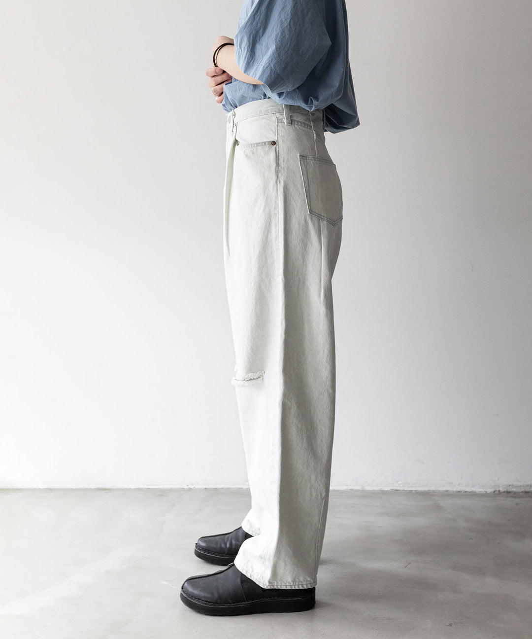 stein(シュタイン)の23AWコレクションVINTAGE REPRODUCTION DAMAGE WIDE DENIM JEANSのLT.INDIGO