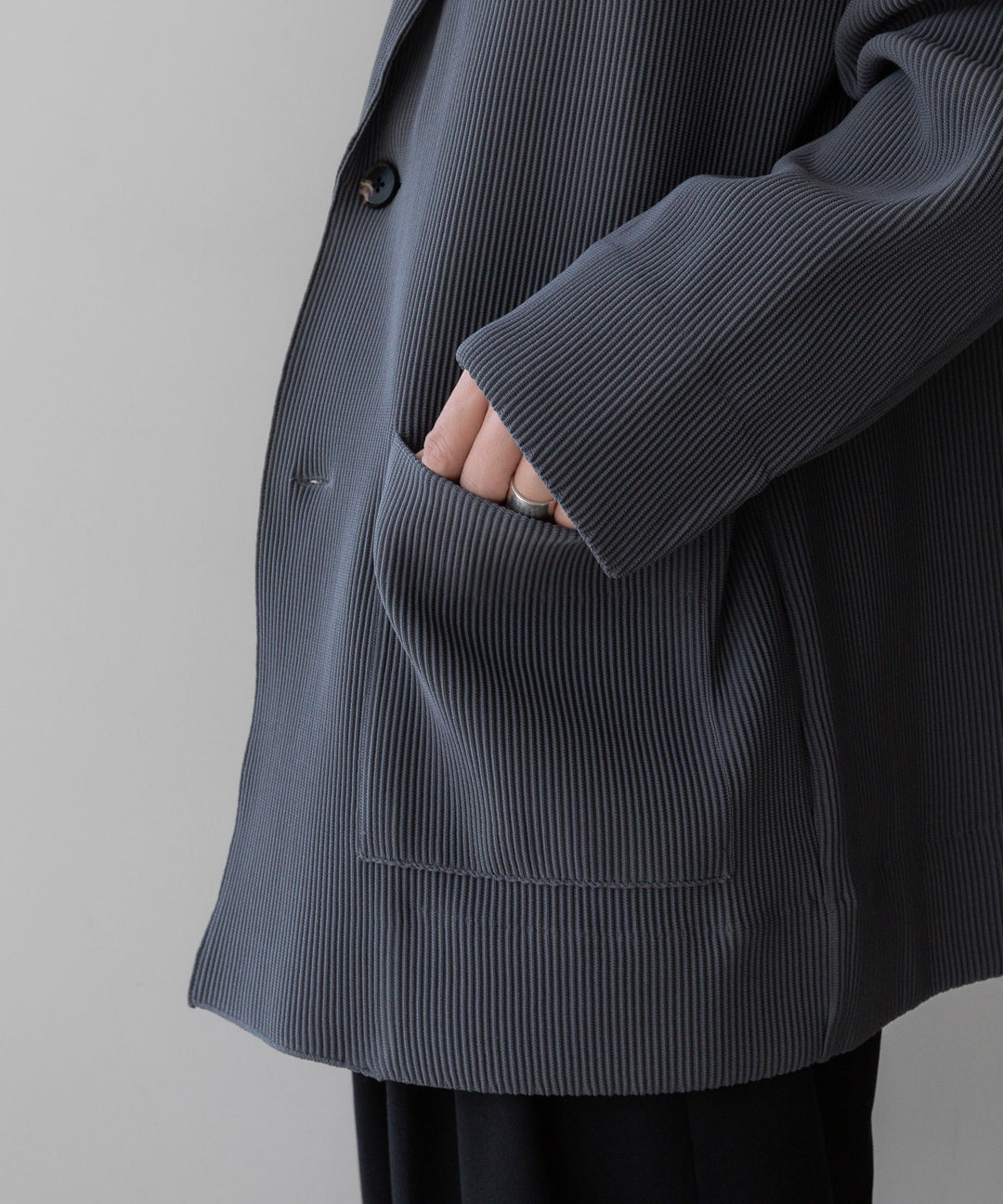 【stein】シュタインのグラデーションプリーツジャケット 公式通販 OVERSIZED GRADATION PLEATS JACKET - N.GREY