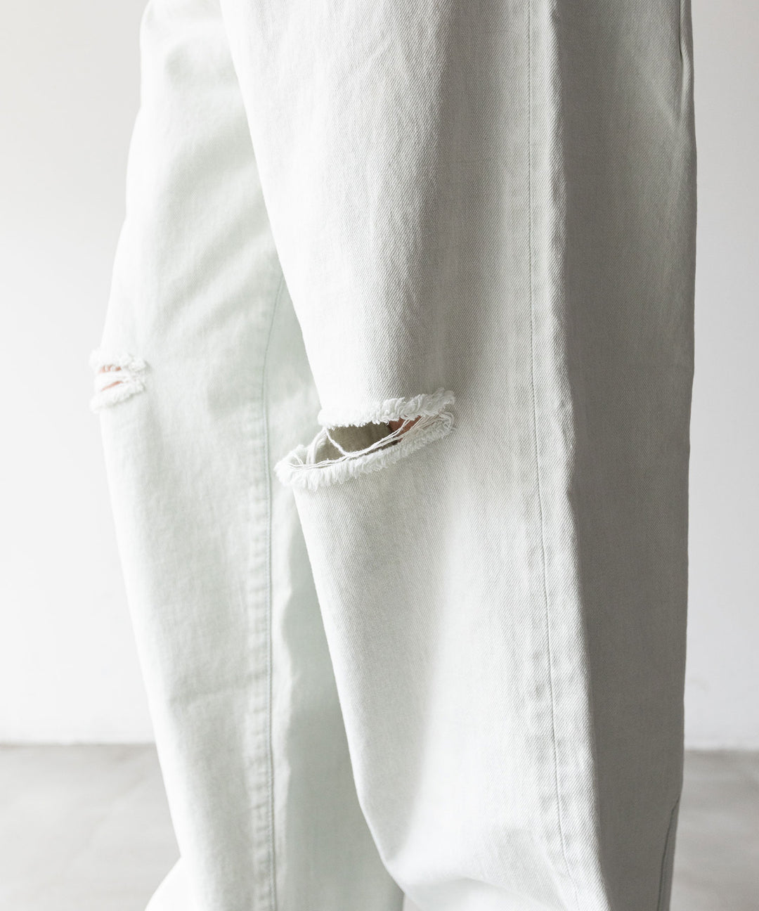 stein(シュタイン)の23AWコレクションVINTAGE REPRODUCTION DAMAGE WIDE DENIM JEANSのLT.INDIGO